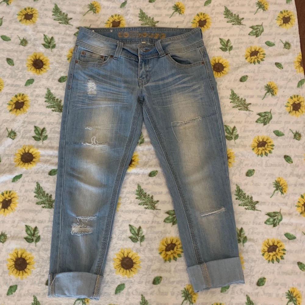 Distressed women jeans